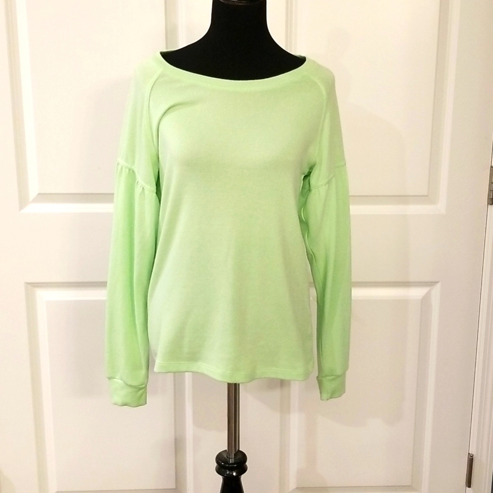 Beautiful Elliot & Vine Slightly Ruffled Sleeve XL Sweater in Lime Green!